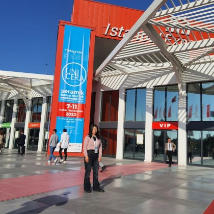 Переводчик Nurjan на выставке UNİ CERA SERAMİK BANYO MUTFAK