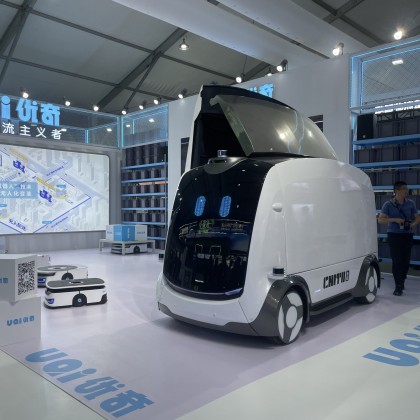 Переводчик Галина на выставке Выставка складские техники