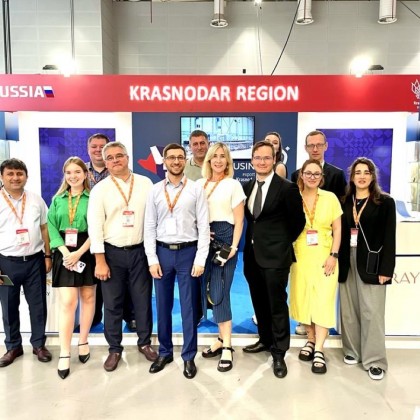 Переводчик Кенан на выставке WORLD FOOD