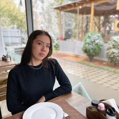 Переводчик davronova.sd на выставке Квази