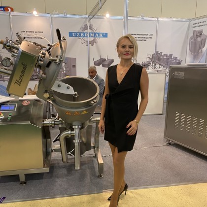 Переводчик Yuliya на выставке Выставка