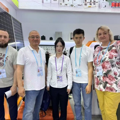 Переводчик GALYM на выставке На кантонской выставке