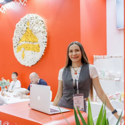 Переводчик ЮлияБарут на выставке Beauty Eurasia