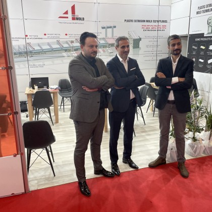 Переводчик Ernes на выставке Выставка по пластику