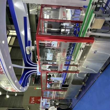 Переводчик Кристина на выставке Посещение косметической выставки