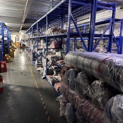 Перевод на заводе по производству одежды