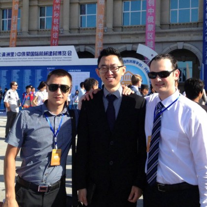 Переводчик Ваня на выставке Китайская северная международная научно-техническая выставка