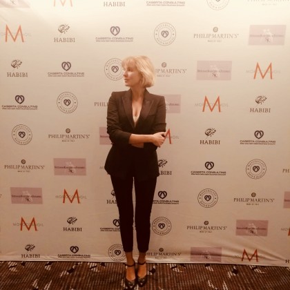 Переводчик Yulia на выставке синхрон