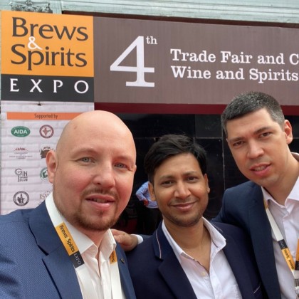 Переводчик Rajdeep на выставке Brews & Spirits