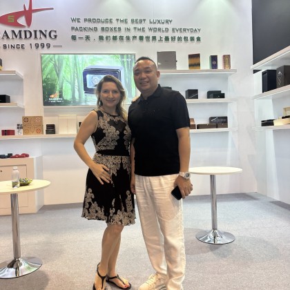 Переводчик Olga на выставке Часовая выставка