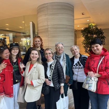 Экскурсия Основные достопримечательности ГК на автобусе с группой туристов