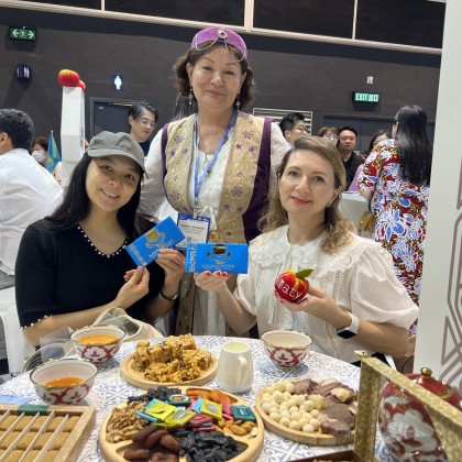 Переводчик Ольга на выставке Международная выставка туризма