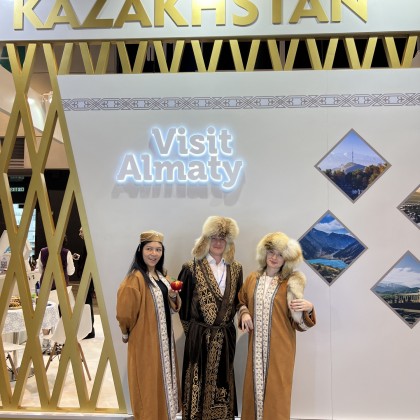 Переводчик Ольга на выставке Международная выставка туризма