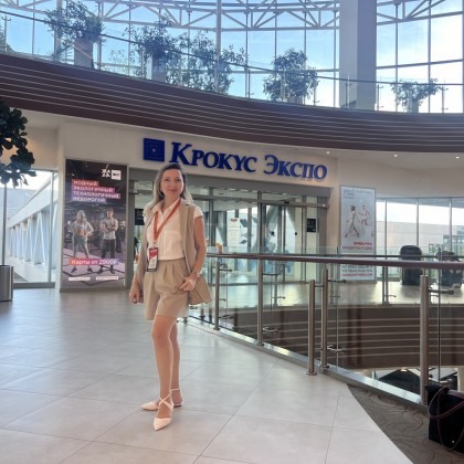 Переводчик Ольга на выставке Крокус Экспо