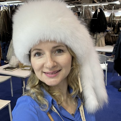 Перевод на переговорах с Меховая выставка, регистрация  оптовых покупателей из России