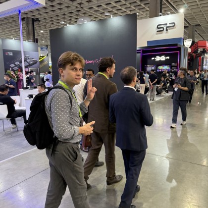 Переводчик Кирилл на выставке COMPUTEX