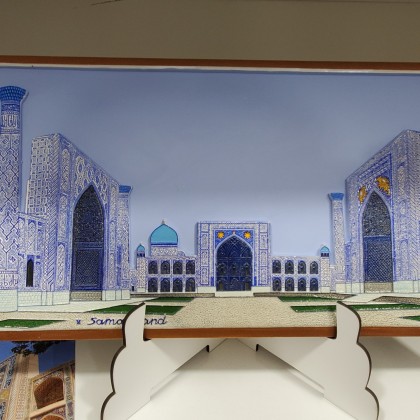 Переводчик Iroda на выставке Регистан