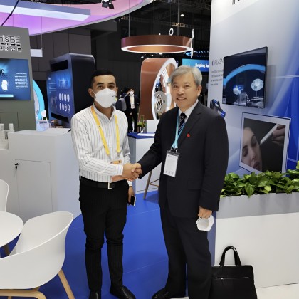 Переводчик SARVAR на выставке CIIE