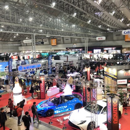 Переводчик Евгения на выставке Tokyo Auto salon