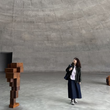 Переводчик Евгения на выставке Museum Sun. Пространство японского архитектора Тадао Андо