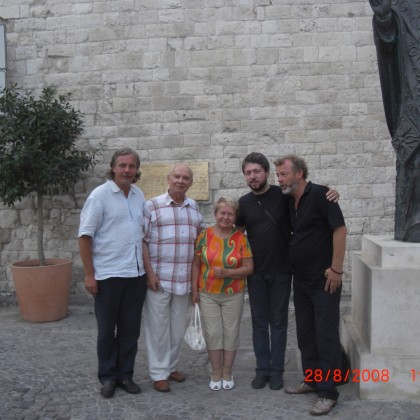 Переводчик Aлександр на выставке Базилика святителя Николая