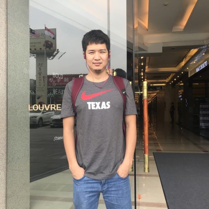 Перевод на рынке Louvre