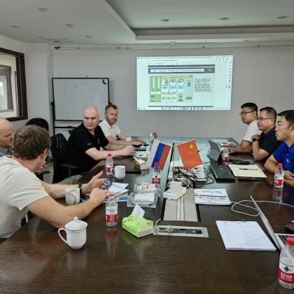 Переводчик Юрий на выставке