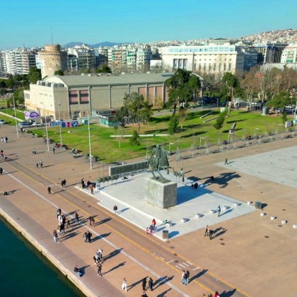 Переводчик Гид в Салониках ИЛЬЯ на выставке Набережная города