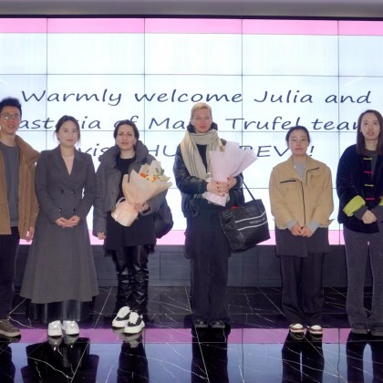 Перевод на переговорах с поставщиком тканя и производителем одежды