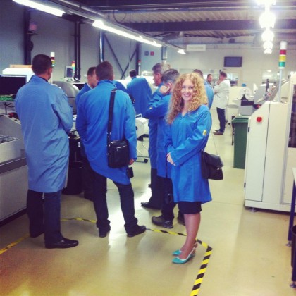 Перевод на заводе электроника