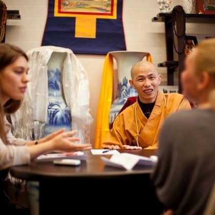 Переводчик в Центре тибетской медицины в 2012