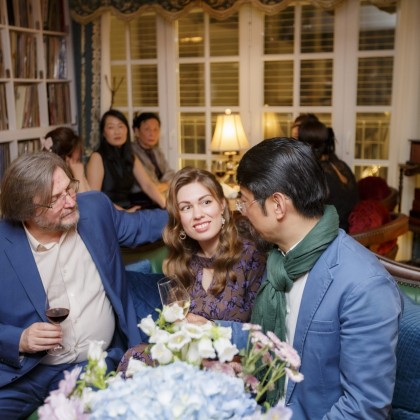 Перевод на званном вечере в Шанхайской библиотеке виниловых пластинок