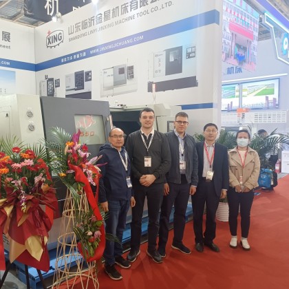 Переводчик Василий на выставке МTS