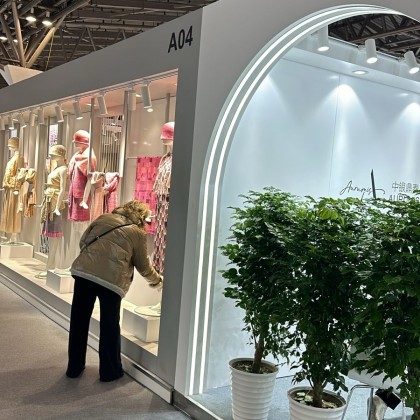 Переводчик AMIR на выставке Текстильная выставка