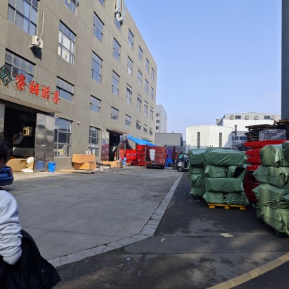 Перевод на заводе Завод по производству пластиковых изделий