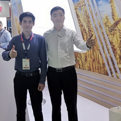 Переводчик Максим на выставке SIAL