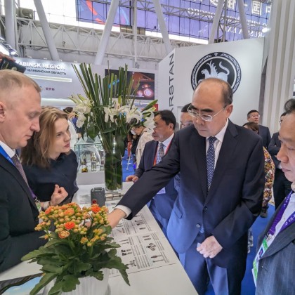 Перевод на переговорах с мэром города Дацин