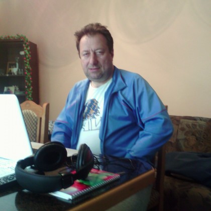 Переводчик Миле на выставке