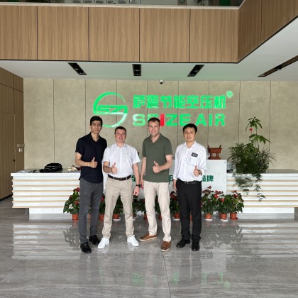 Перевод на заводе Посещение завода производителя воздушных компрессоров