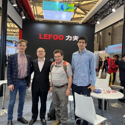 Переводчик Ильмурат на выставке Международная выставка систем вентиляции, кондиционирования и отопления