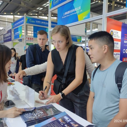 Переводчик 文思 на выставке выставка логистики