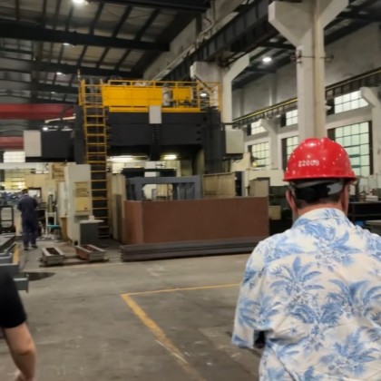 Перевод на заводе Завод по производству пластика