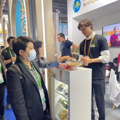 Переводчик Дияр на выставке China International Import Expo