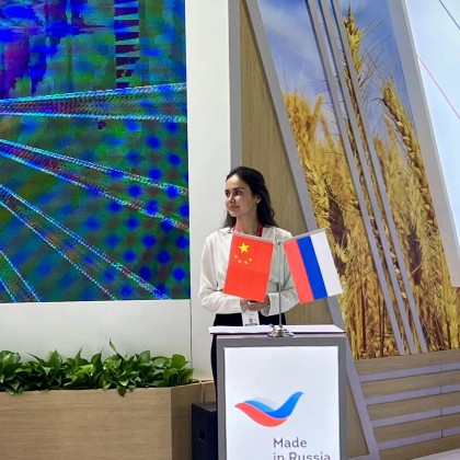 Переводчик Назиля на выставке SIAL по пищевой промышленности