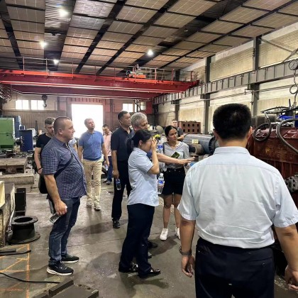 Перевод на заводе по производству оборудования по металлообработке