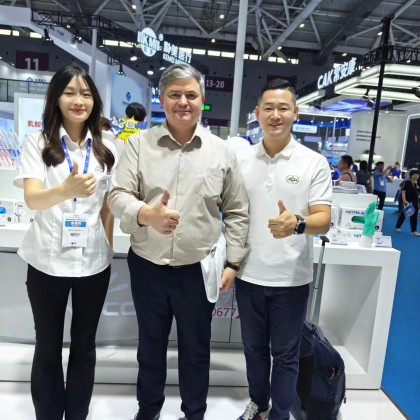 Перевод на переговорах с Переговоры с фабрикой по производству медицинских изделий..