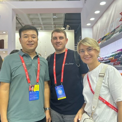 Переводчик FENG на выставке Выставка оптики