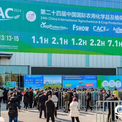 Переводчик Владислав на выставке CAC2024