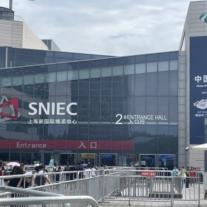 Переводчик Влад на выставке SNIEC