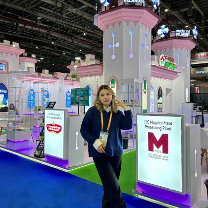 Переводчик Алтынай на выставке CIIE 2023